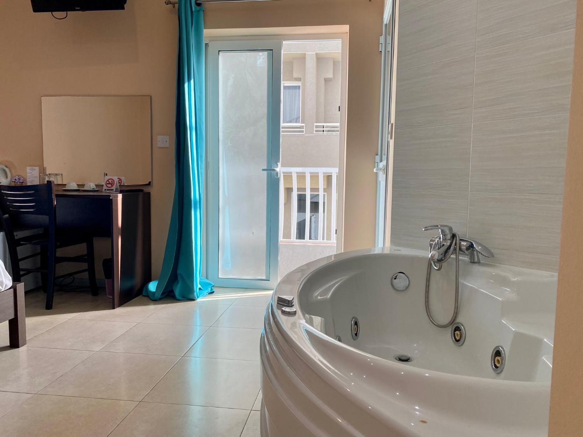 Malta Paradise Hotel Saint Julian's 外观 照片